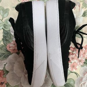 Puma Vikky Platform Fashion Sneaker